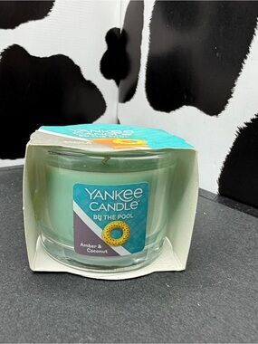 Yankee Candle Seafoam Green “By The Pool” Amber & Coconut Mini Jar 1.3 OZ